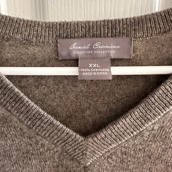 Daniel Cremieux 100% cashmere sweater
Men’s XXL
Gray
Beautiful and Soft! - Picture 5 of 5